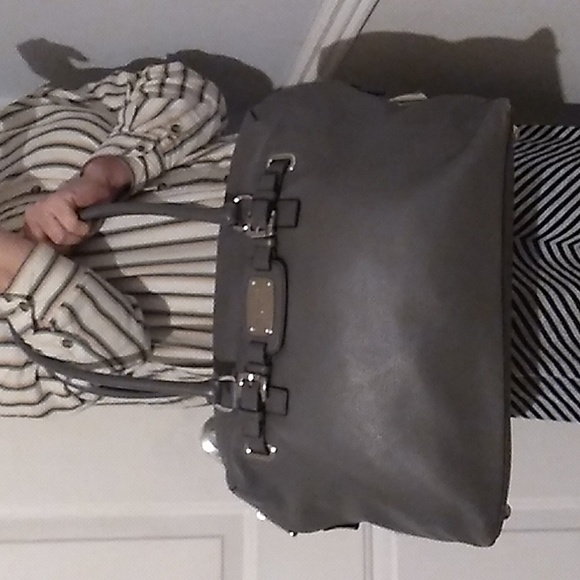 Michael Kors Extra Large Duffle Bag Tote Carry On Bag Gently Used - Picture 16 of 16